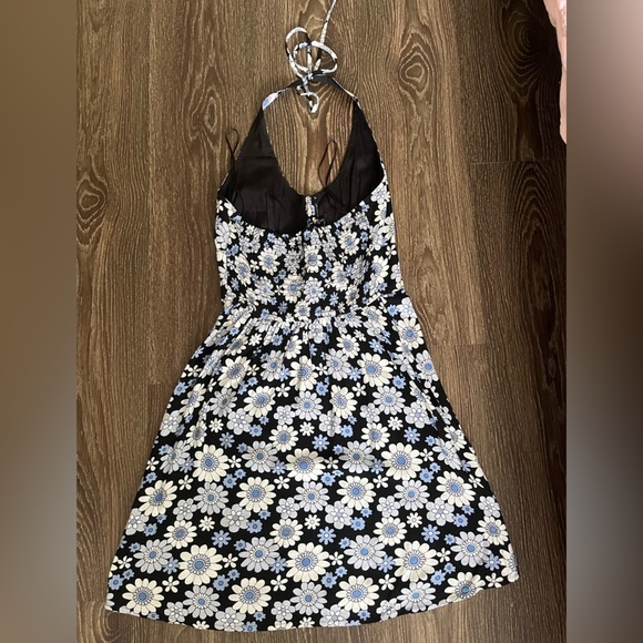 Floral Summer Dress in Black and Blue - Picture 2 of 4